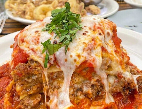 264 Fresco signature dishes Lasagna
Short Rib Pappardelle
Affumicata Pizza